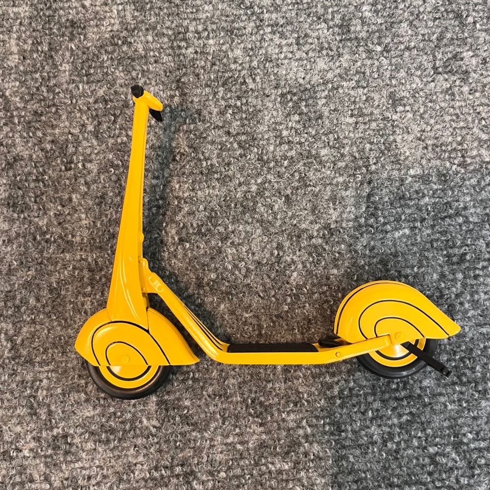 Hallmark Kiddie Car Classics 1937 Streamline Scooter Yellow Diecast QHG6301 1995